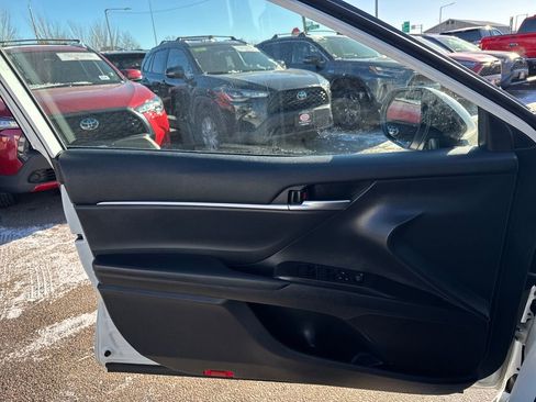 Used 2023 Toyota Camry SE image 32