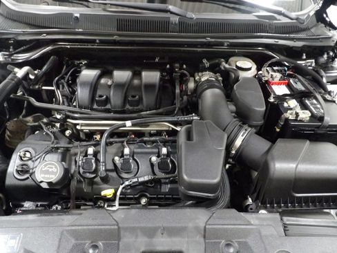 Used 2017 Ford Taurus SE image 16