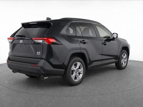 Used 2025 Toyota RAV4 XLE AWD/4WD image 4