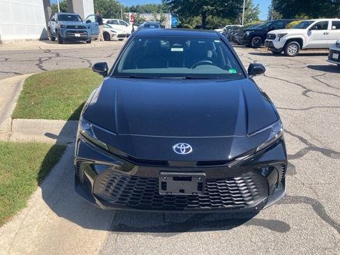 New 2025 Toyota Camry SE image 8
