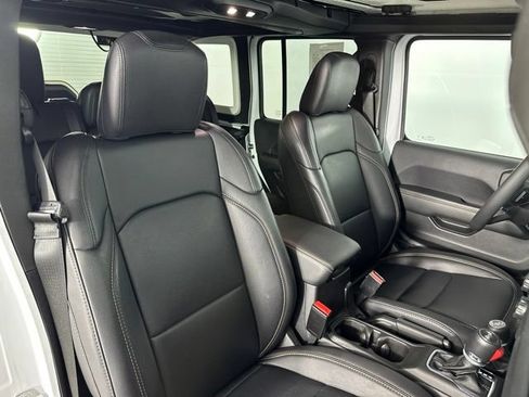 Used 2025 Jeep Wrangler Unlimited Sahara AWD/4WD image 27