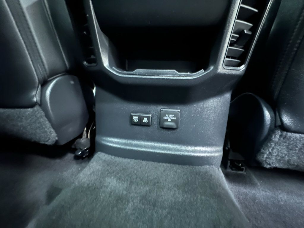 Used 2024 Toyota Tundra Limited AWD/4WD image 18