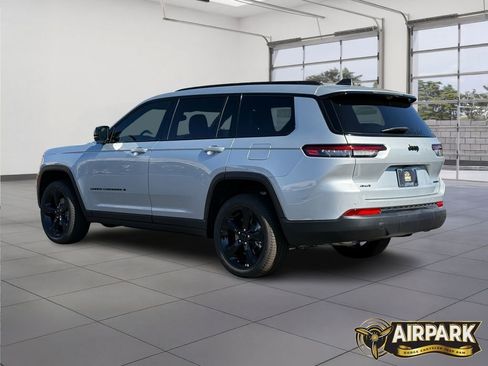 Used 2025 Jeep Grand Cherokee L Limited w/ Luxury Tech Group II image 8