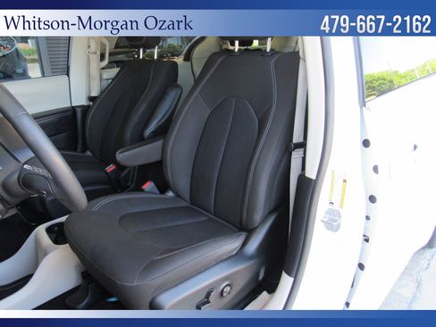 Used 2022 Chrysler Voyager LX FWD image 22