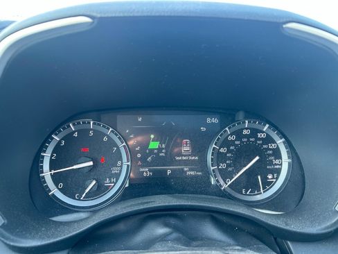Used 2021 Toyota Highlander XLE AWD/4WD image 5