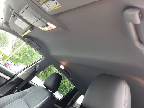 Used 2015 Toyota Highlander LE FWD image 12