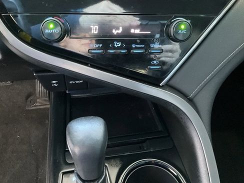 Used 2018 Toyota Camry L image 13