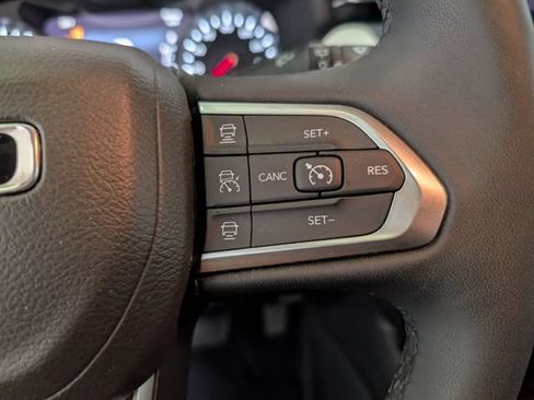 Used 2025 Jeep Compass Limited AWD/4WD image 17