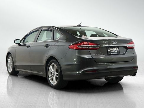 Used 2018 Ford Fusion SE FWD image 3