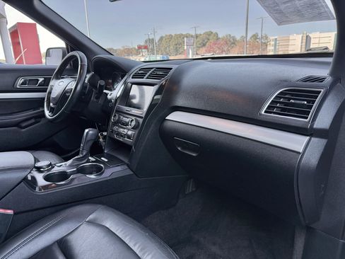 Used 2017 Ford Explorer XLT w/ Equipment Group 202A image 16