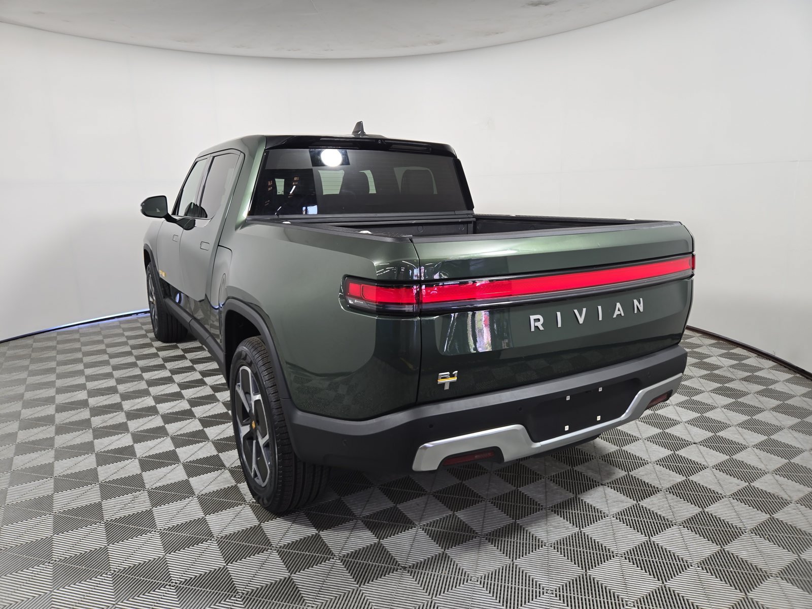 Used 2022 Rivian R1T Adventure AWD/4WD image 3