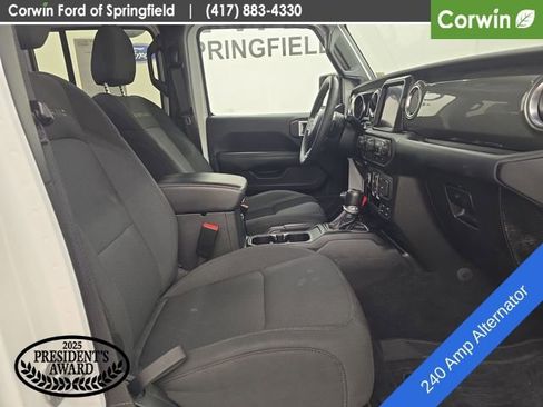 Used 2023 Jeep Gladiator Overland w/ Cold Weather Group AWD/4WD image 10