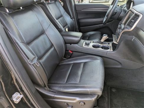 Used 2017 Jeep Grand Cherokee Limited image 30