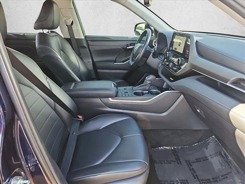 Used 2023 Toyota Highlander XLE FWD image 29