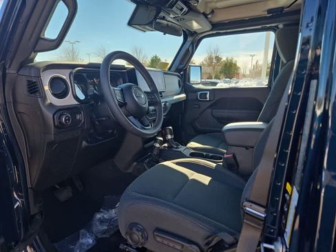 Used 2025 Jeep Gladiator Sport image 8