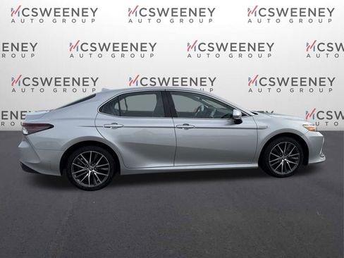 Used 2021 Toyota Camry XLE image 33