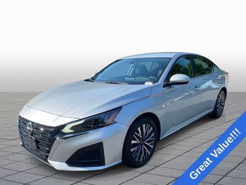 Used 2023 Nissan Altima 2.5 SV FWD image 3