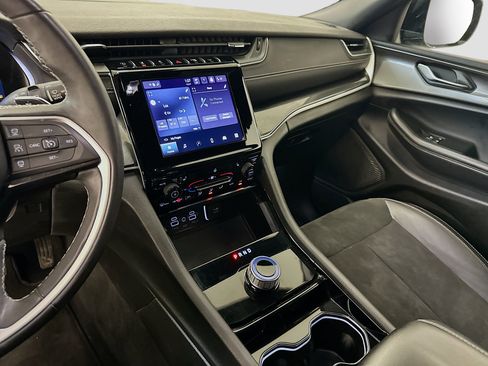 Used 2023 Jeep Grand Cherokee Altitude image 25