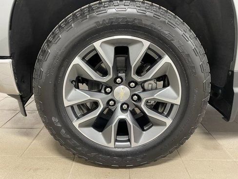 Used 2023 Chevrolet Silverado 1500 LT AWD/4WD image 7
