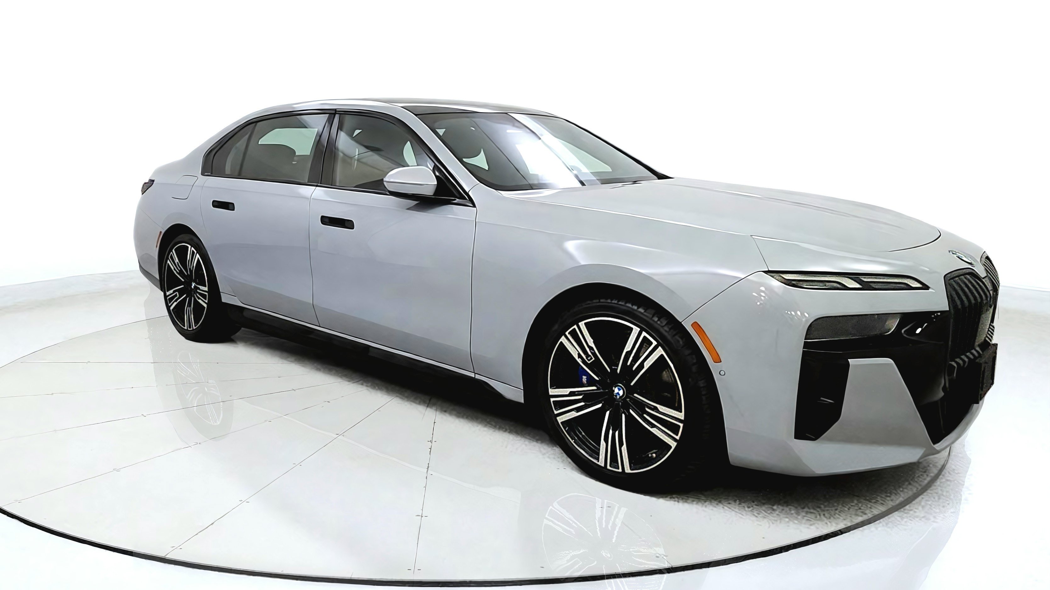Used 2023 BMW i7 xDrive60 w/ Parking Assistance Package AWD/4WD image 1