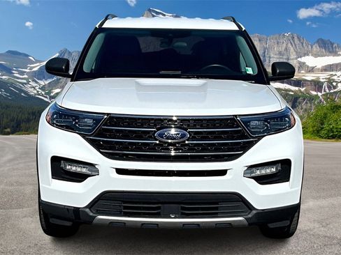 Used 2023 Ford Explorer XLT w/ Equipment Group 202A image 3