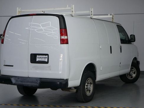 Used 2018 Chevrolet Express 3500 image 7