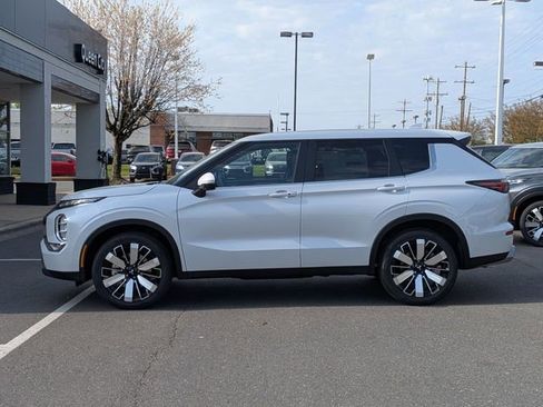 New 2026 Mitsubishi Outlander SE image 6