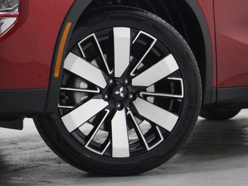 New 2026 Mitsubishi Outlander SE image 3