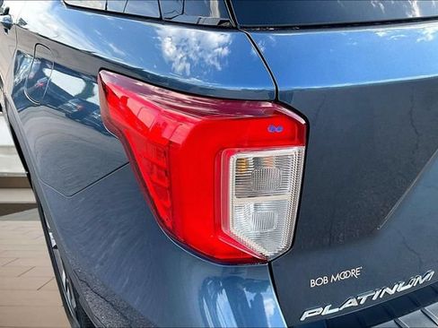 Used 2020 Ford Explorer Platinum w/ Premium Technology Package AWD/4WD image 30