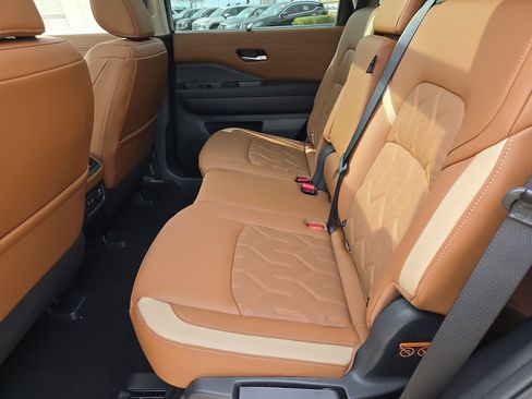 New 2026 Nissan Pathfinder Platinum image 13