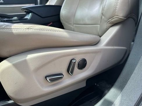 Used 2018 Ford Explorer XLT w/ Equipment Group 202A FWD image 5