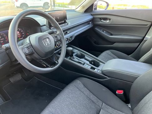 Used 2025 Honda Accord SE image 17