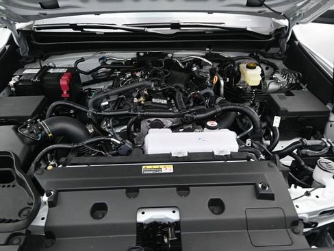 Used 2026 Toyota Tacoma SR w/ SR Upgrade Package AWD/4WD image 17