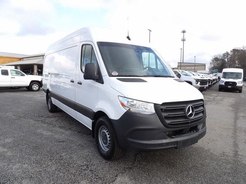 Used 2023 Mercedes-Benz Sprinter 2500 image 11