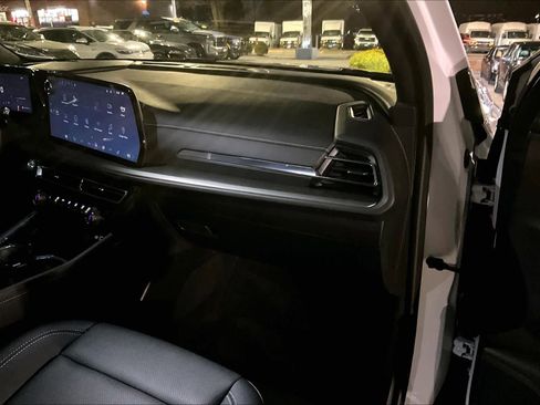 Certified 2025 Chevrolet Traverse LT image 12