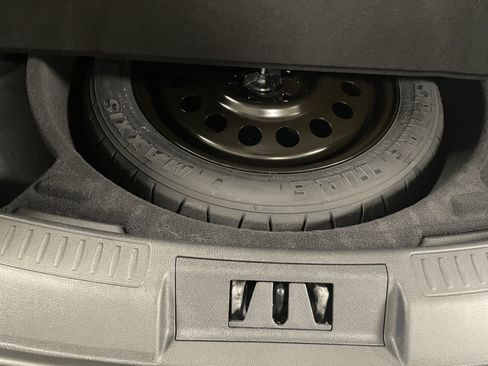 Used 2025 Lincoln Corsair AWD w/ Equipment Group 101A image 29