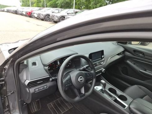 Used 2024 Nissan Altima 2.5 S FWD image 13