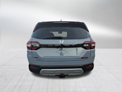 Used 2025 Honda Pilot TrailSport image 5