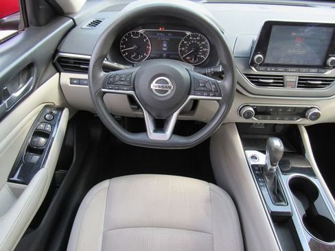 Used 2021 Nissan Altima 2.5 SV image 16