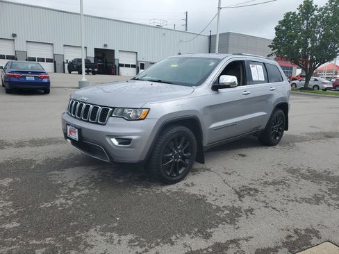 Used 2017 Jeep Grand Cherokee Limited AWD/4WD image 2