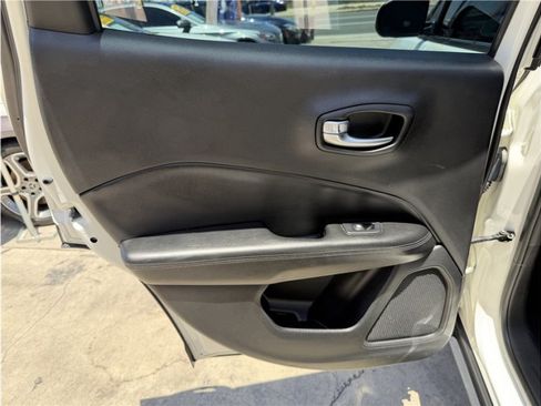 Used 2019 Jeep Compass Latitude FWD image 21