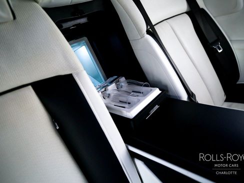 Used 2018 Rolls-Royce Phantom Sedan RWD image 31