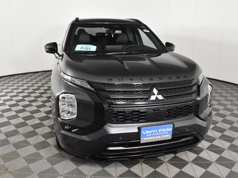 Used 2025 Mitsubishi Outlander SEL Black Edition image 3