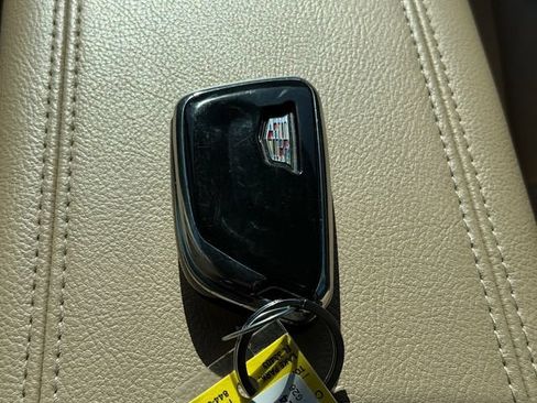 Used 2024 Cadillac XT4 Premium Luxury w/ Cold Weather Package FWD image 20