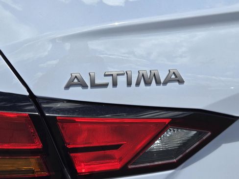 Used 2025 Nissan Altima 2.5 SR FWD image 35