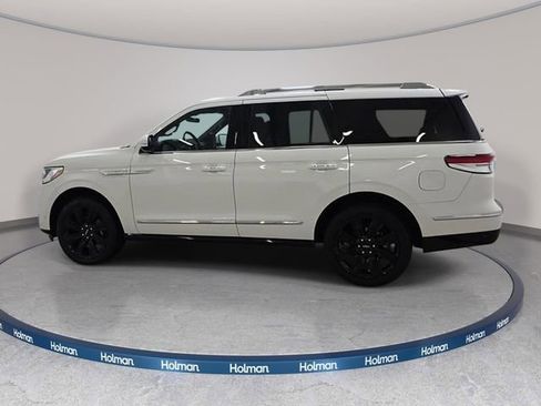 Certified 2024 Lincoln Navigator Reserve AWD/4WD image 8