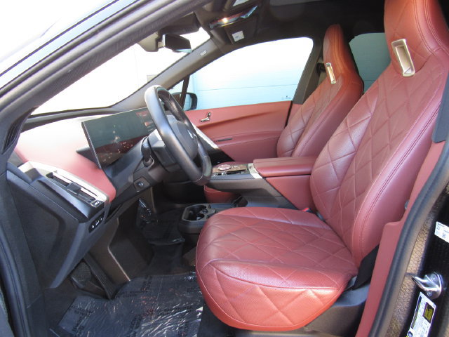 Used 2022 BMW iX xDrive50 w/ Sport Package AWD/4WD image 11