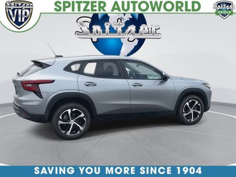 Used 2024 Chevrolet Trax RS FWD image 10