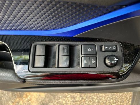 Used 2020 Toyota C-HR XLE image 15