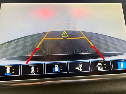 Used 2021 GMC Yukon Denali w/ Denali Premium Package image 26